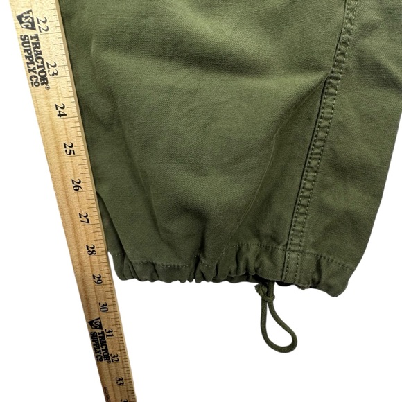 Aritzia TNA Green Cargo Pants with Utility Design Size 6 - Picture 6 of 8